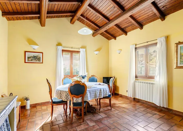 Villa With Large Garden And Free Parking